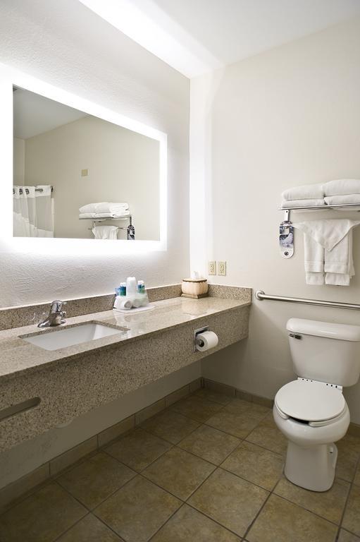Holiday Inn Express & Suites Vermillion, An Ihg Hotel Εξωτερικό φωτογραφία