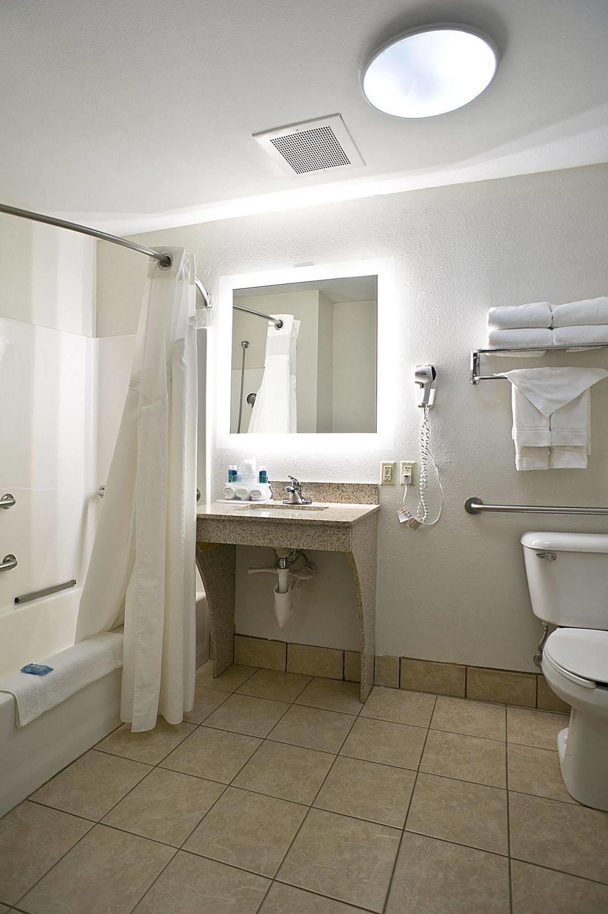 Holiday Inn Express & Suites Vermillion, An Ihg Hotel Εξωτερικό φωτογραφία