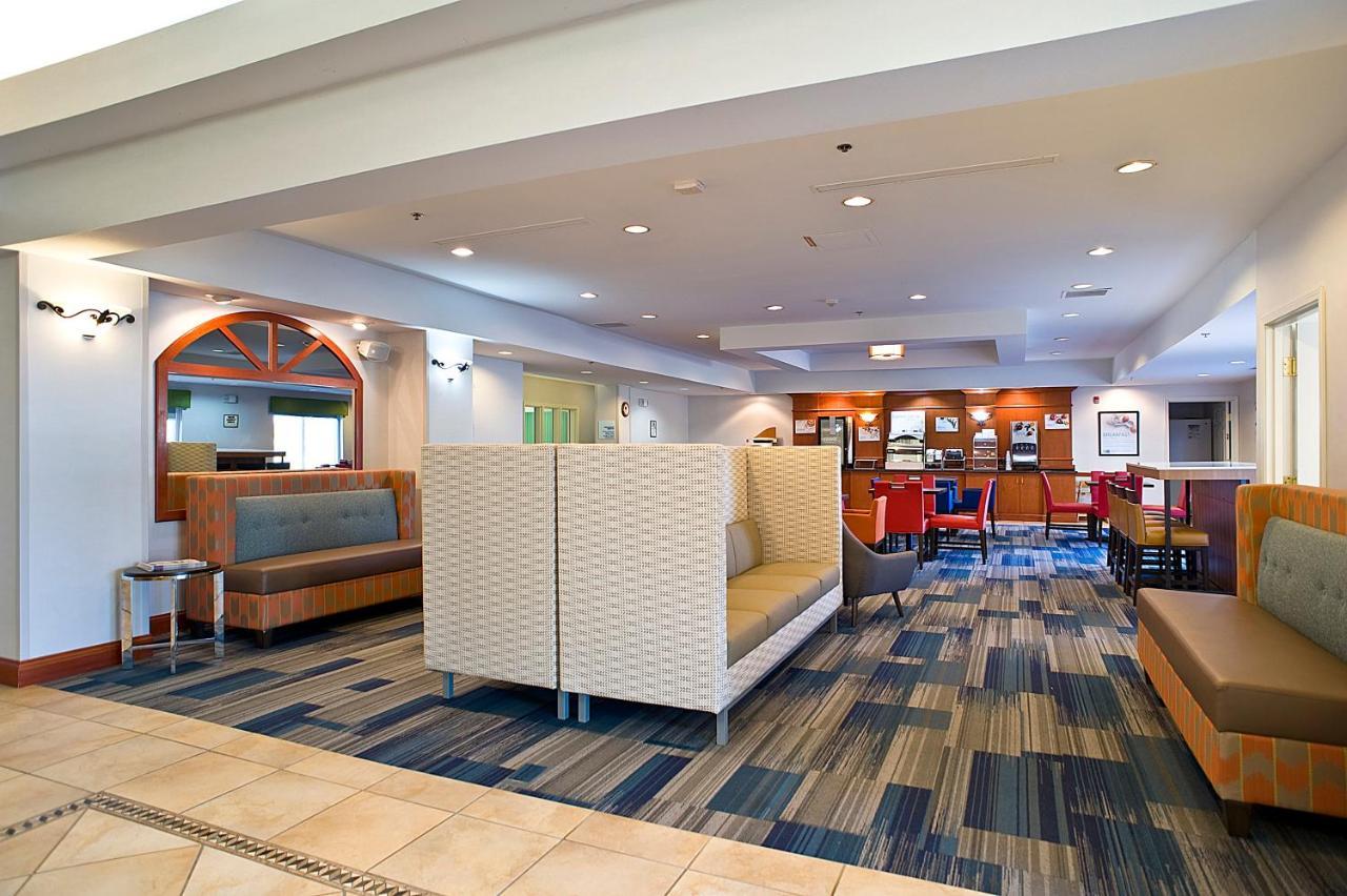 Holiday Inn Express & Suites Vermillion, An Ihg Hotel Εξωτερικό φωτογραφία