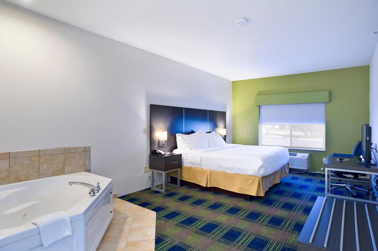 Holiday Inn Express & Suites Vermillion, An Ihg Hotel Εξωτερικό φωτογραφία
