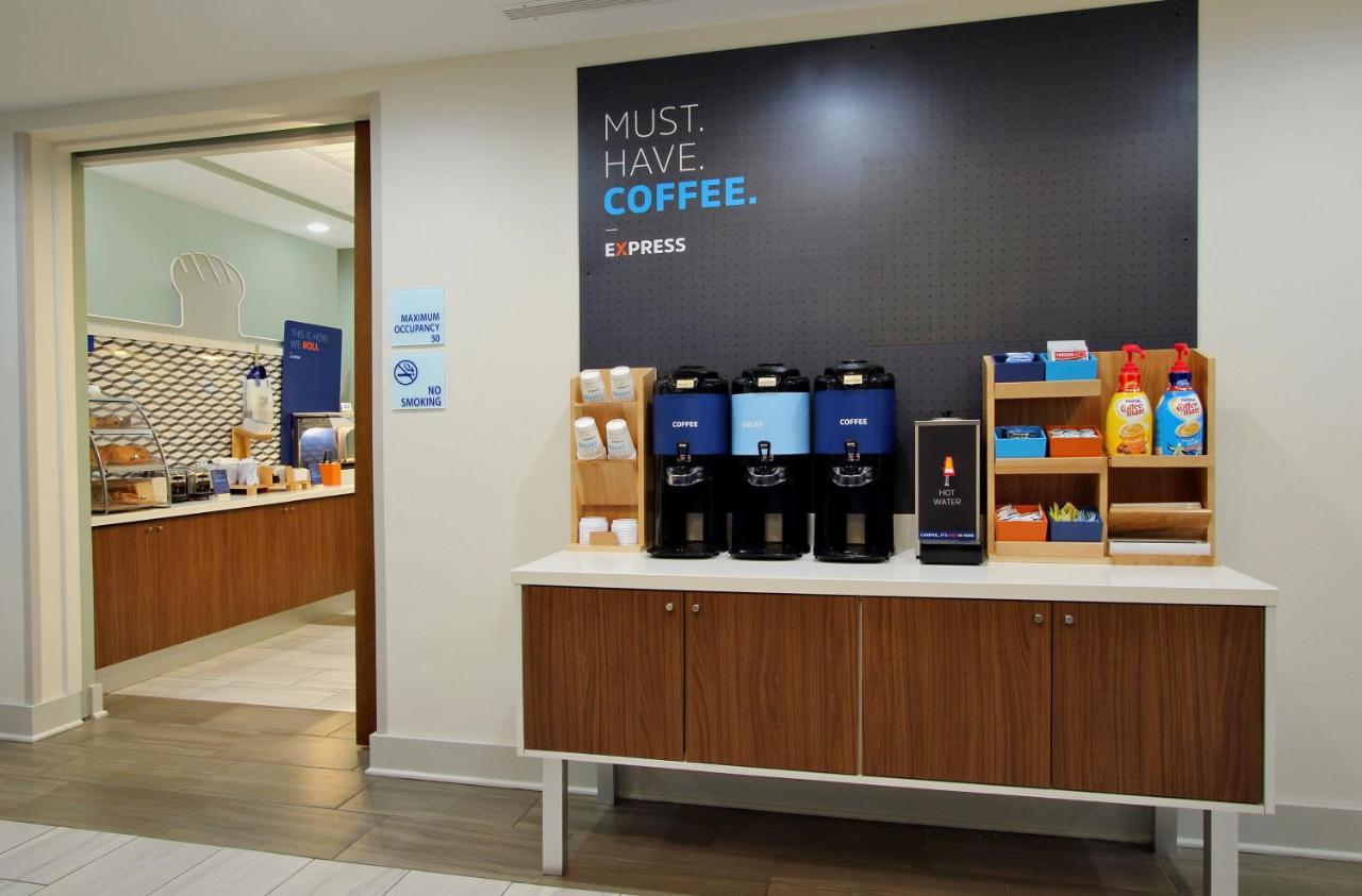 Holiday Inn Express & Suites Vermillion, An Ihg Hotel Εξωτερικό φωτογραφία