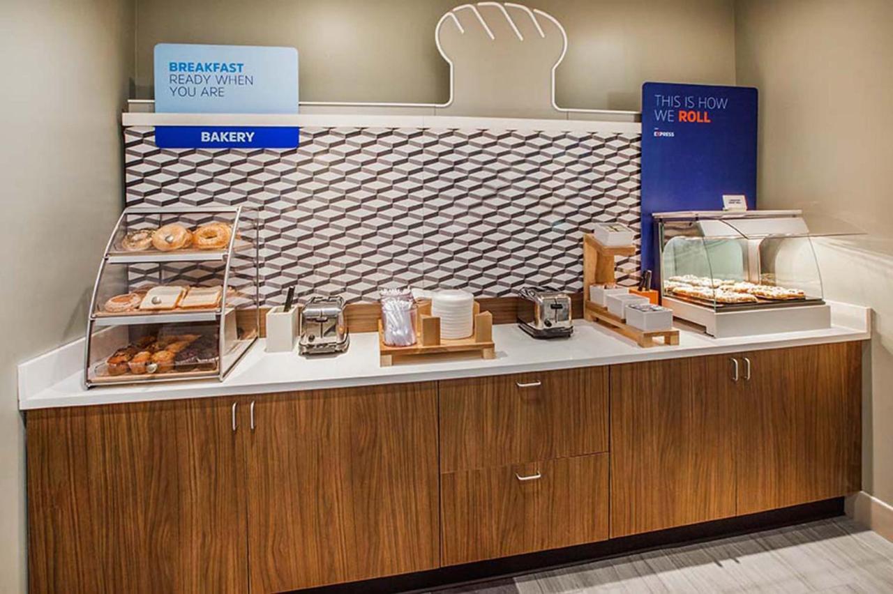 Holiday Inn Express & Suites Vermillion, An Ihg Hotel Εξωτερικό φωτογραφία